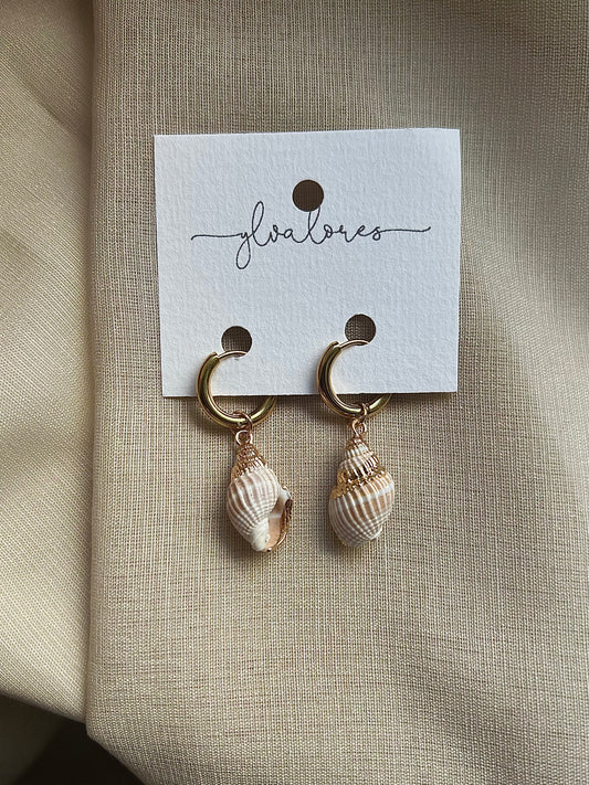 Ohrring goldige Muschel