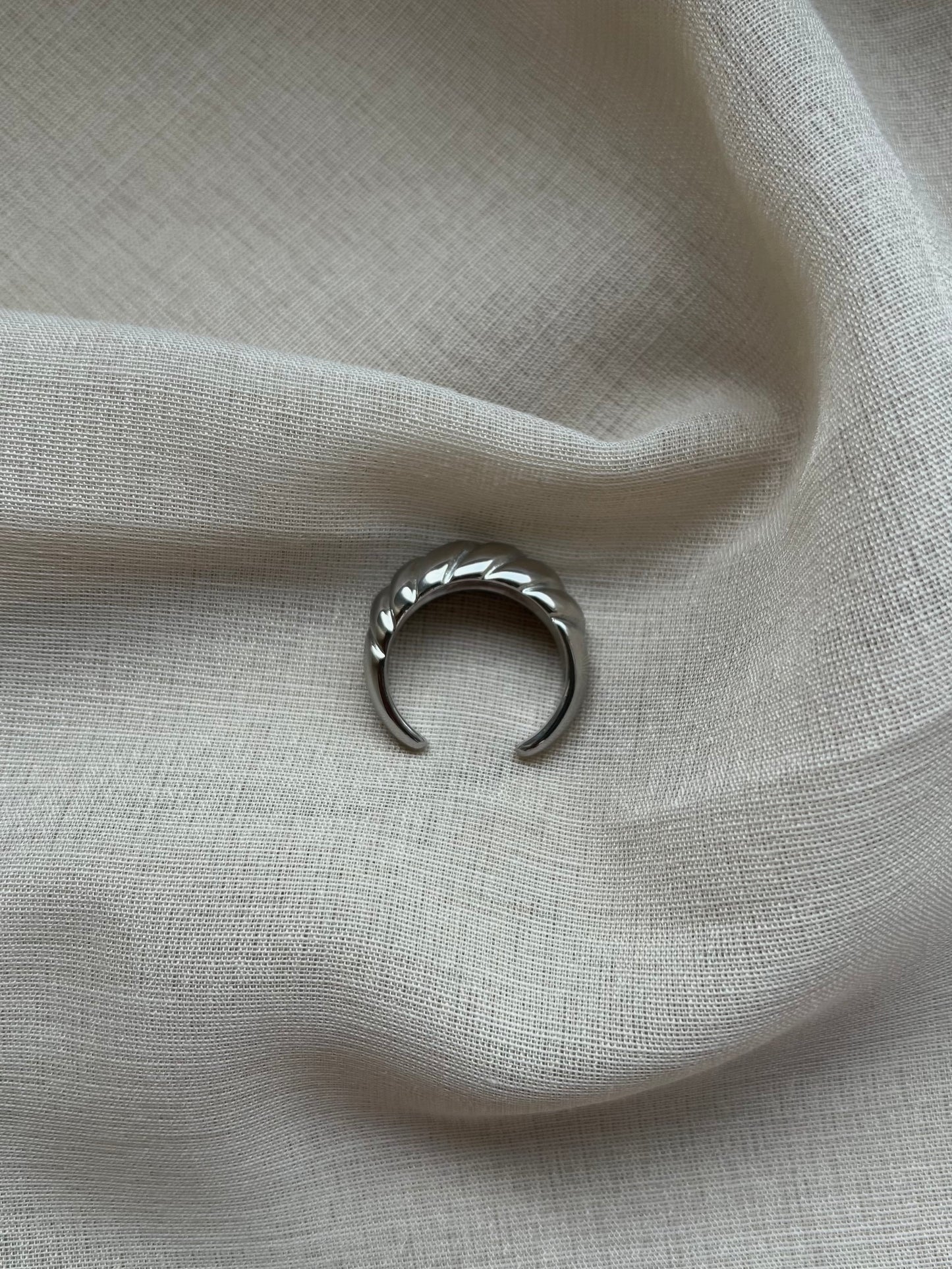 Ring Elara