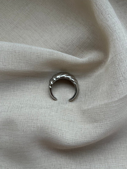 Ring Elara