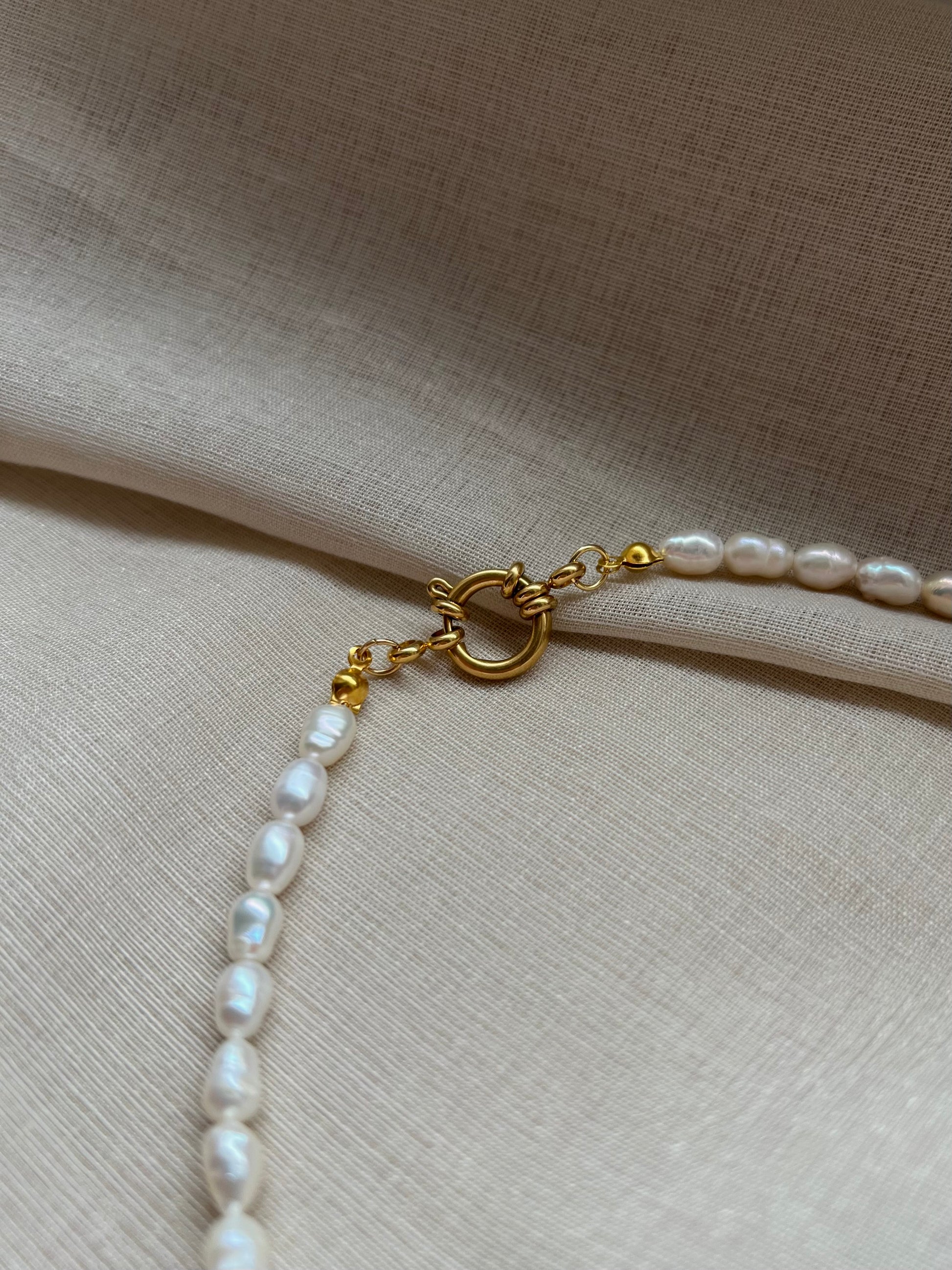 minimalistischer Perlenschmuck
